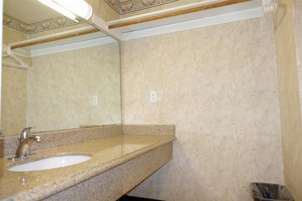 Tropic Lodge image 11